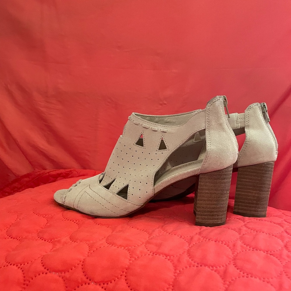 Ankle bootie with cushion